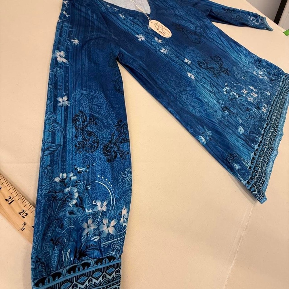 Women's Blue Floral V-Neck Long Sleeve Top - Picture 4 of 5